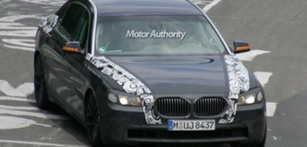 Шпионы полюбовались на BMW 7 LWB