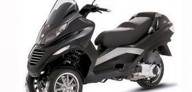 Piaggio превратил самокат MP3 в автомобиль