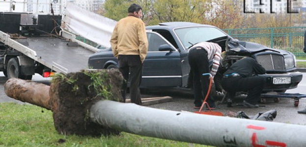 Москвич чихнул и разбил Bentley