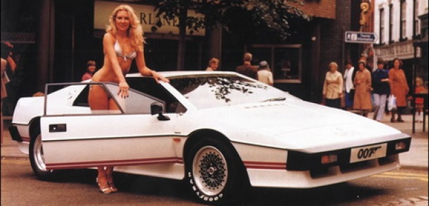 Автомобиль Джеймса Бонда Lotus Esprit продали за 166 тысяч долларов