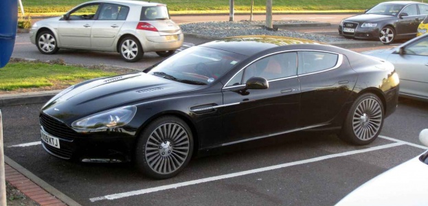 Aston Martin Rapide без гримма