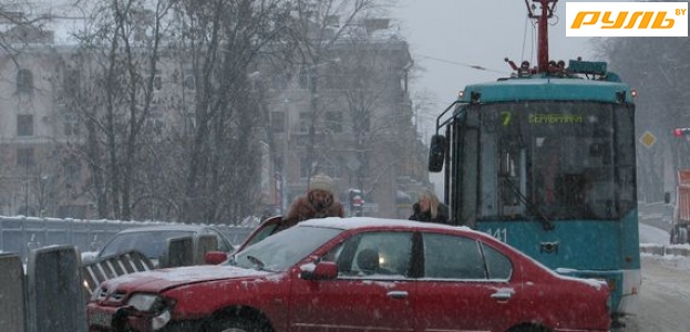 Мост на Первомайской обновили первой аварией