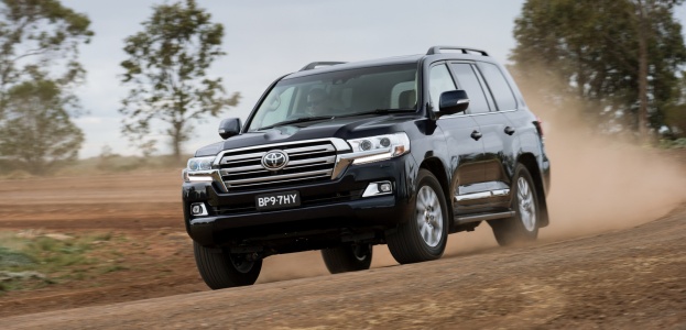 Toyota представила обновленный Land Cruiser 200