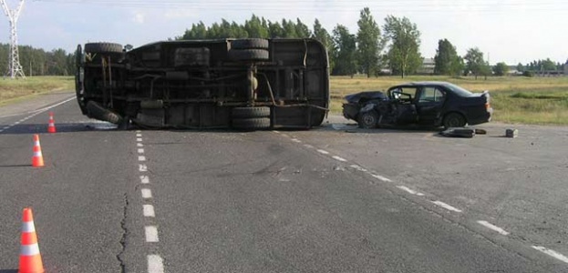 Ниссан перевернул автобус 