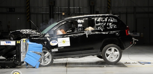 Обновленный кроссовер Jeep Compass провалил испытания на пассивную безопасность Euro NCAP