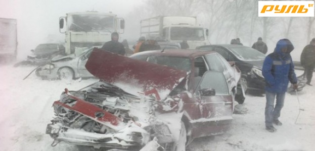 Аварии по всей Беларуси! Фаниполь - 70 поврежденных машин, в том числе и ГАИ (фото, видео)