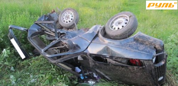 В Гродненской области «Ауди» столкнулся с Фольксваген и опрокинулся (фото)