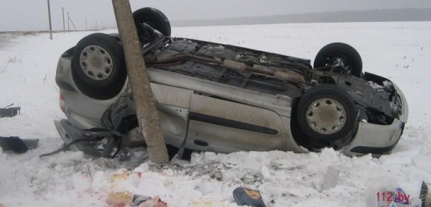 Под Лоевым перевернулся Рено, в салоне зажало двухлетнюю девочку (фото)