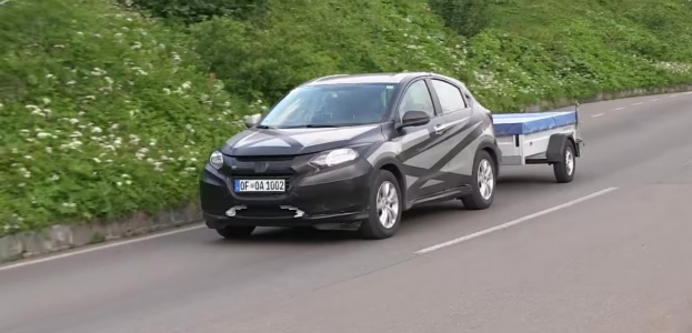 Небольшой внедорожник Honda HR-V 2015 в затворах «шпионских фотокамер»