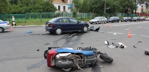 В Гродно недавно получивший права водитель Опеля сбил скутериста (фото, видео)