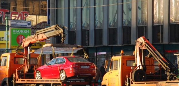 В Москве теперь за доставку машины на штраф-стоянку придется платить