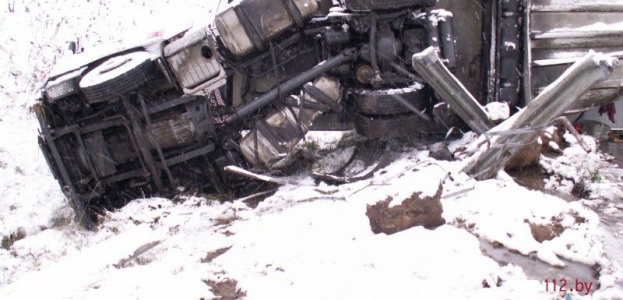 В Витебском районе опрокинулся грузовой автомобиль.