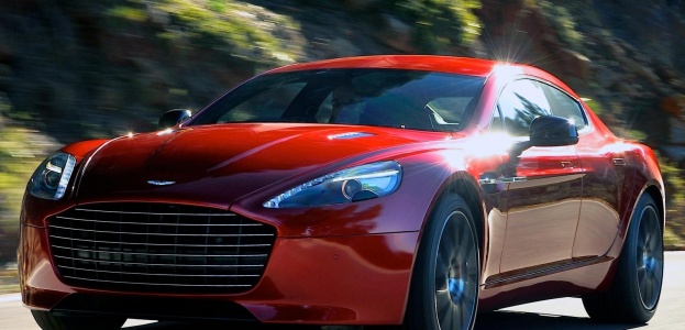 Aston Martin 2013 Rapide S был официально представлен мировой автомобильной общественности.