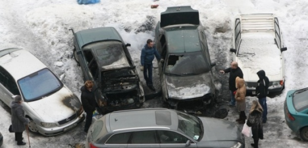 В Серебрянке всего за несколько часов пожар уничтожил 5 автомобилей (фото)