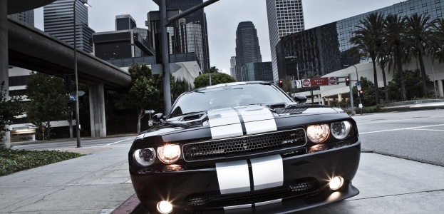 Директор Chrysler Group расстается со своим эксклюзивным Dodge Challenger SRT8 Pitch Black