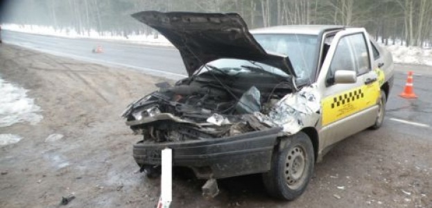 В Гродненской области такси «Сеат Толедо» врезался в лесхозовский УАЗик (фото).