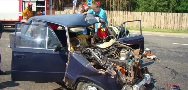 В Гомельском районе «ВАЗ» врезался в грузовой  «Вольво».(фото)