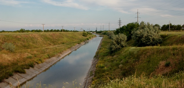 В Столинском районе Ауди 80  опрокинулся в мелиоративный канал, водитель погиб