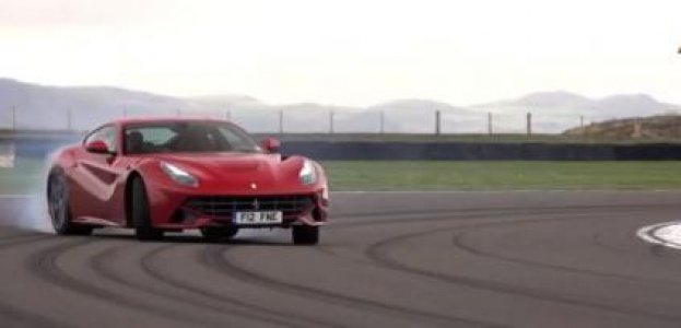 Chris Harris дрейфует на Ferrari F12 Berlinetta (видео)