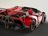 Lamborghini Veneno Roadster заметили недалеко от Болоньи