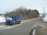 На МКАД Ледовый «снаряд» с Volvo, угодил в лобовое стекло Mercedesа. (фото)