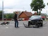 В Гродно недавно получивший права водитель Опеля сбил скутериста (фото, видео)