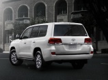 Toyota представила обновленный Land Cruiser 200