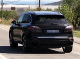 Porsche Cayenne 2015 попал в затворы шпионских фотокамер