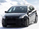 2015 Ford Focus RS Mule попал в затворы шпионских фотокамер